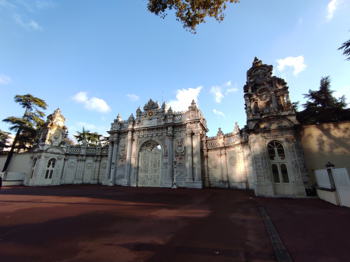 İhtişamın Üzerindeki Kara&nbsp;Lekeler